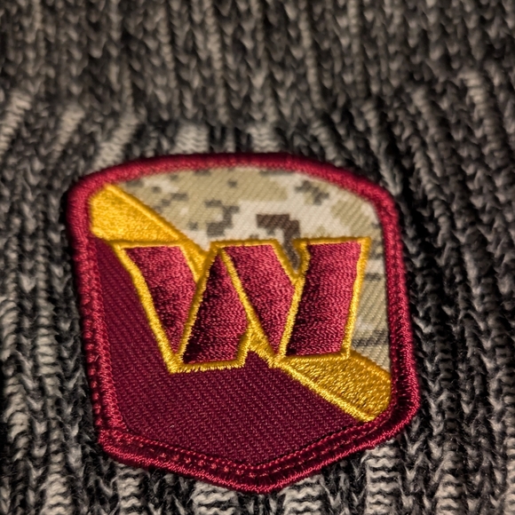 NEW ERA WASHINGTON COMMANDERS SALUTE TO SERVICE CUFFED KNIT - Picture 8 of 8